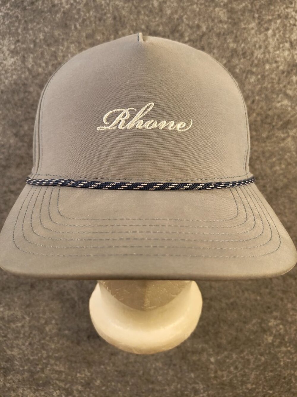 Rhone “Brave XXX” Adjustable Performance Cap – Light Gray